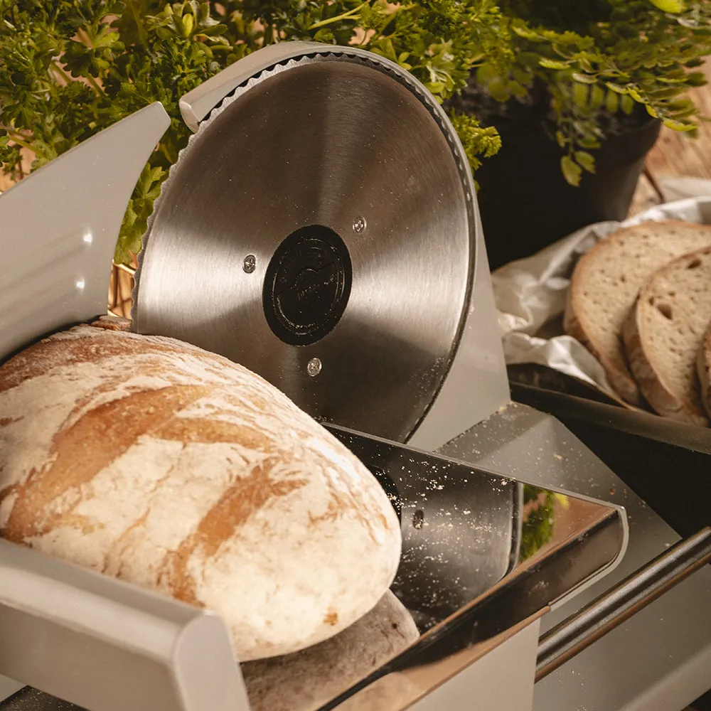 Corta Fiambres 400w Cuchilla Acero Inox. 19cm Ajuste Espesor 0-15mm Con Ventosas
