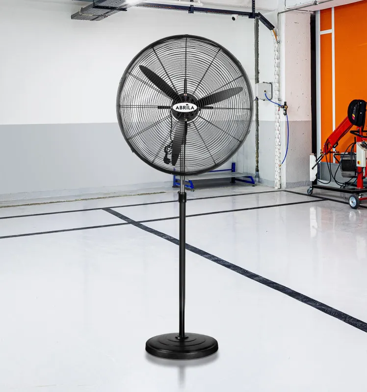 Ventilador De Pie Indust.tormenta Negro 3velocidades 280w 3aspas Fijo Y Rotatorio Regx81x81 Cm